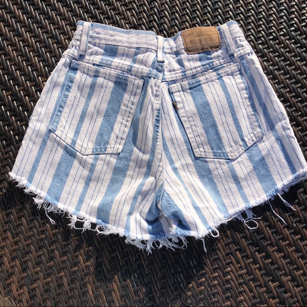 Pin striped levi shorts